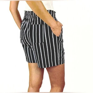 Jach’s Girlfriend Linen Cotton blend Black +  White striped shorts. Size medium